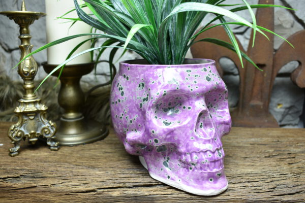 Big skull plantpot pink green spots 2