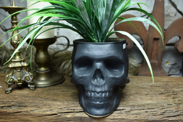 Big skull plantpot black matt