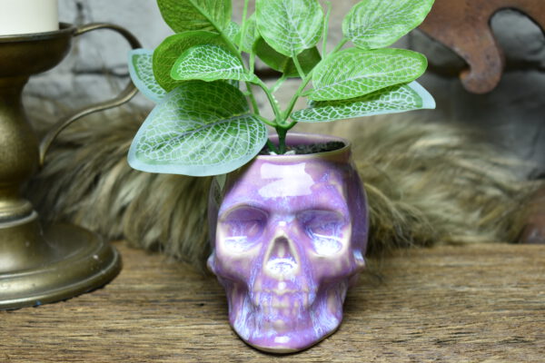 Small skull plantpot lilac effect glaze - Image 6