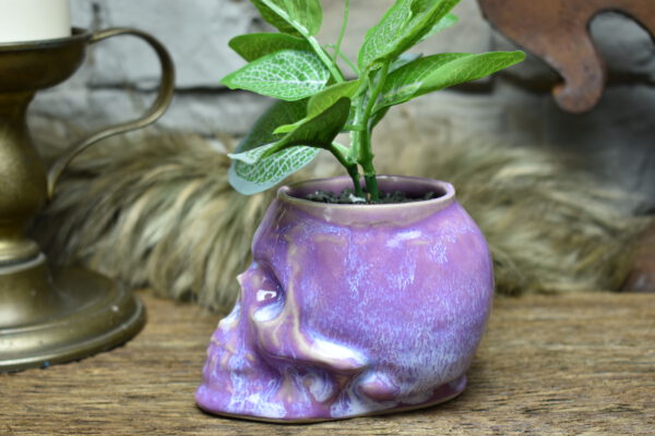 Small skull plantpot lilac effect glaze - Image 5