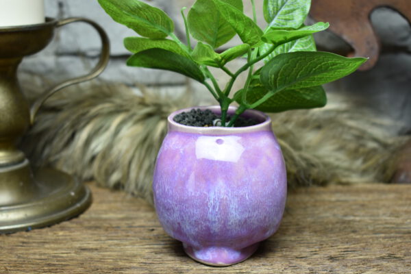 Small skull plantpot lilac effect glaze - Image 4
