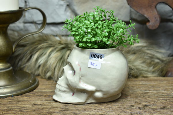 Small skull plantpot white and red bloody effect glaze - Image 3