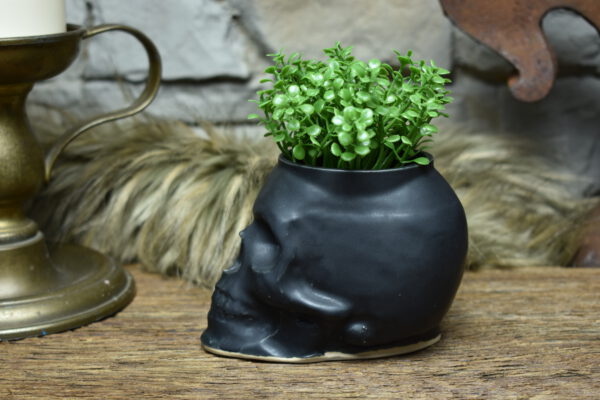 Small skull plantpot black matt 1 - Image 3