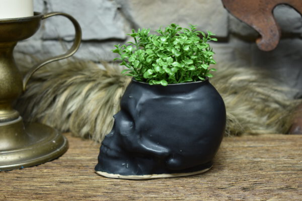 Small skull plantpot black matt 2 - Image 2
