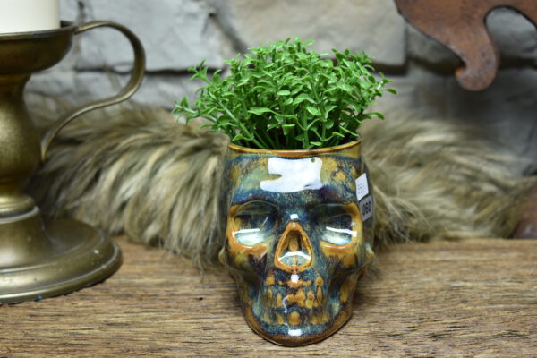 Small skull plantpot brown blue effect glaze - Image 4