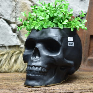 Big skull plantpot black matt