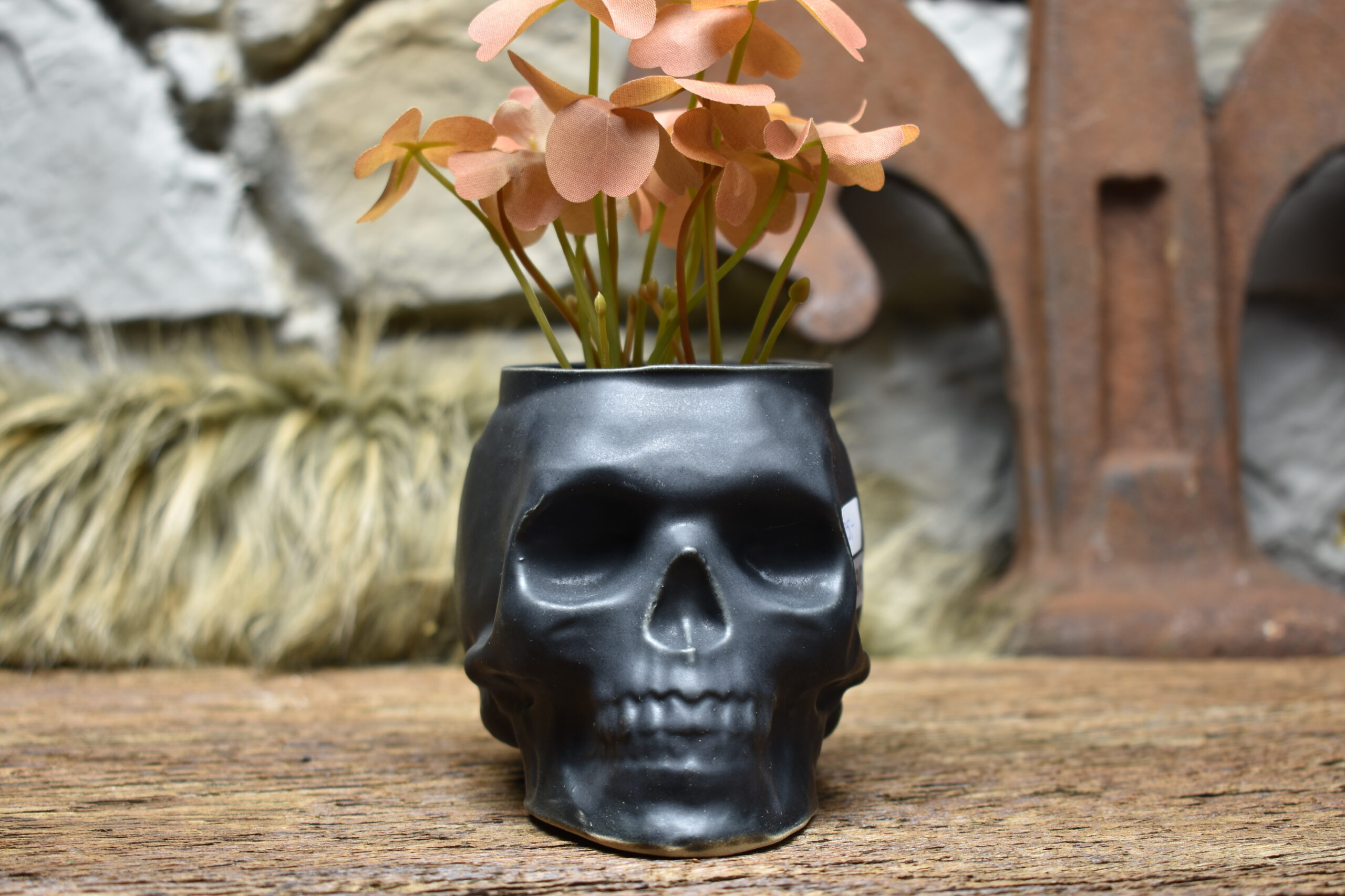 Small skull plantpot - black matt
