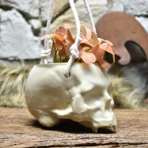 Small hanging skull plantpot white matt 2